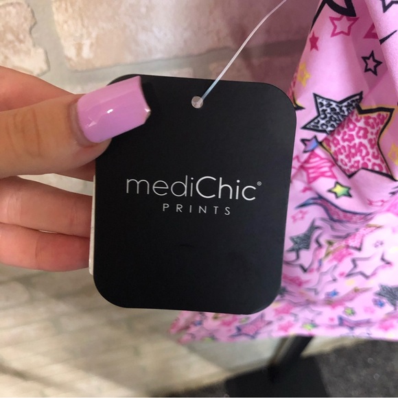 NWT mediChic Pink Star Print Short Sleeve scrub top - Picture 5 of 10